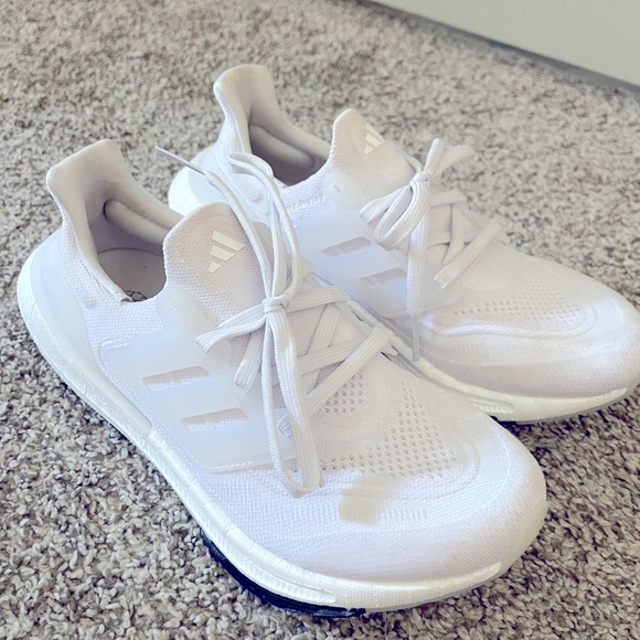 White Adidas Ultraboost Light boost - Picture 2 of 2